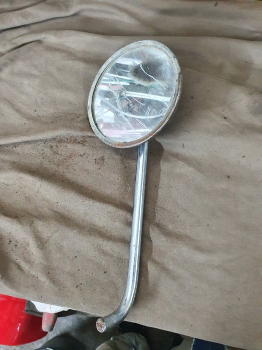 Зеркало на стійці 100 грн