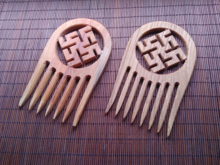 Деревянный обережный гребень для волос