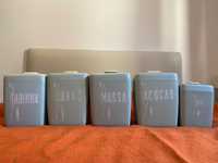 Caixas de cozinha vintage em azul