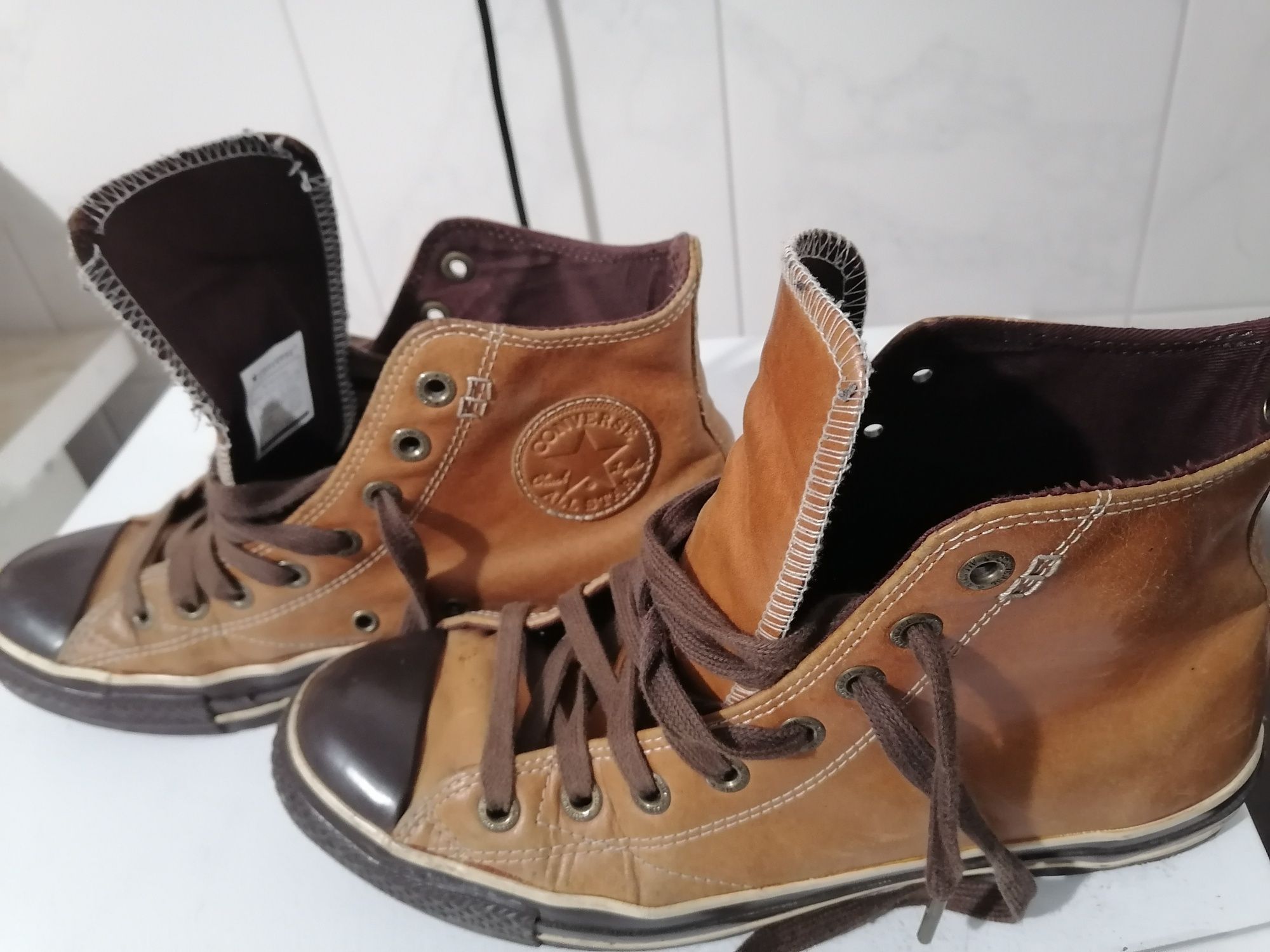 Converse та інші кеди, кросівки.