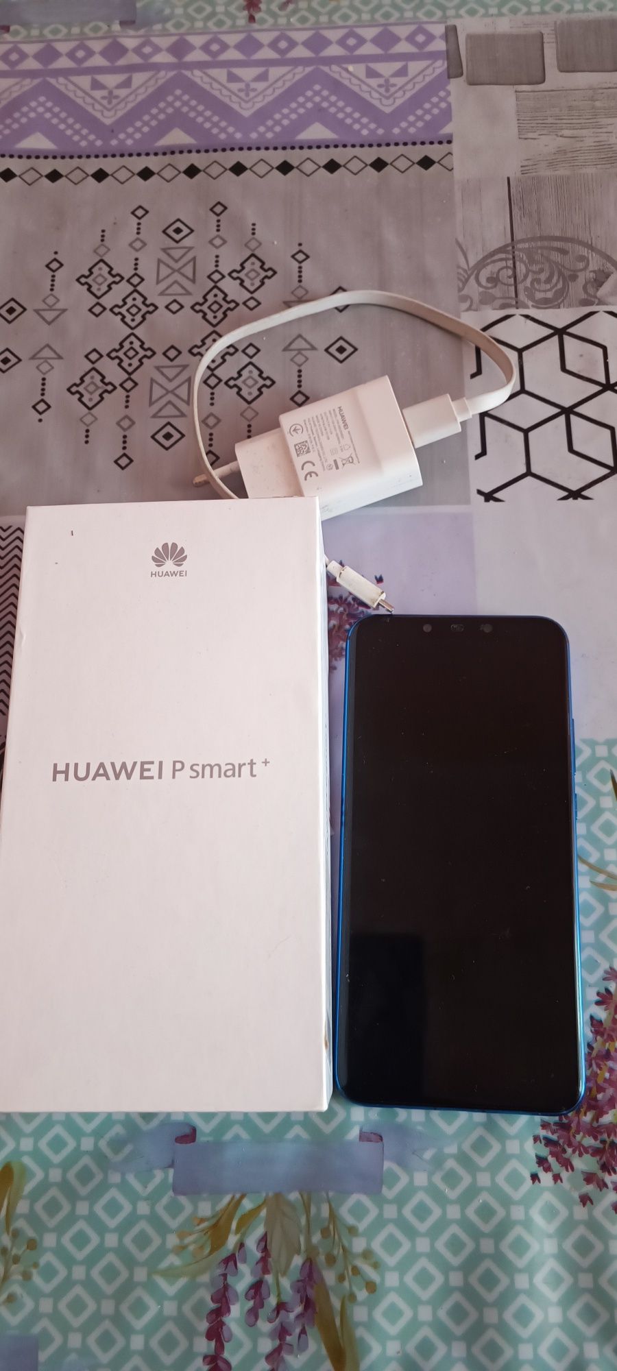 Смартфон Huawei P smart plus(официал) + 5 чехлов