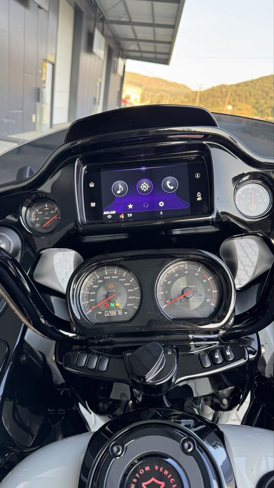 Harley davidson road glide cvo