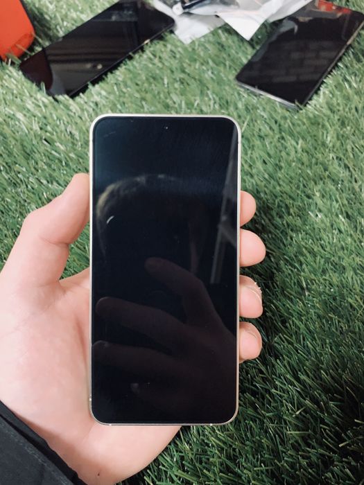 Продам samsung s24 в идиальном состоянии 8/128