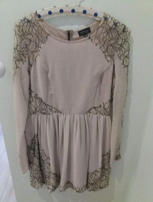 Piękną cielista sukienka z koronka TOP SHOP 40