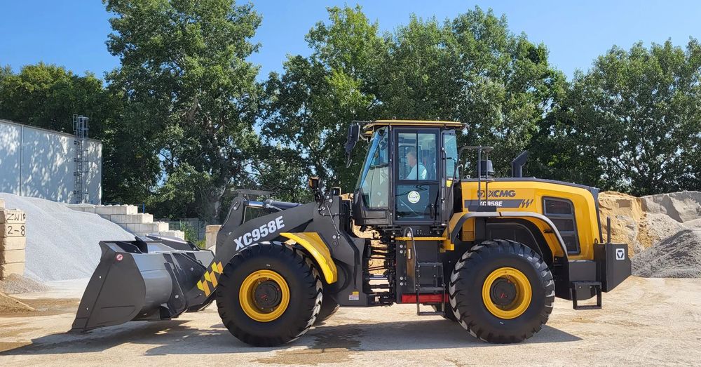 HSW Fadroma Ładowarka kołowa XCMG XC958E  Ładowarka XCMG XC958E recykling kruszywa beton węgiel