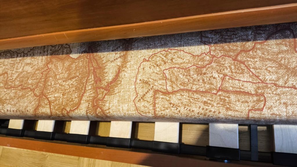 Solidne łóżko drewniane z wysuwanym drugim miejscem do spania