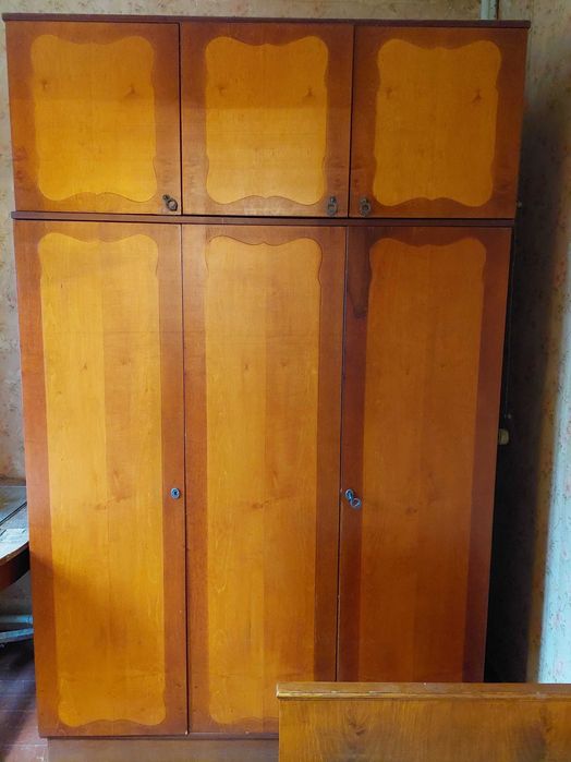 Продається шафа 3 дверна (шкаф, шифоньер)