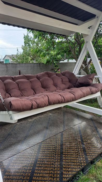 Гойдалка. Садова качелька. Деревяна качелька.