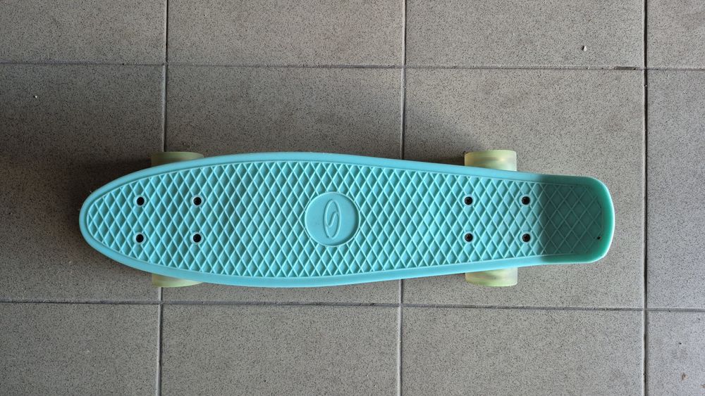 Deskorolka, fiszka, ze świecącymi kółkami