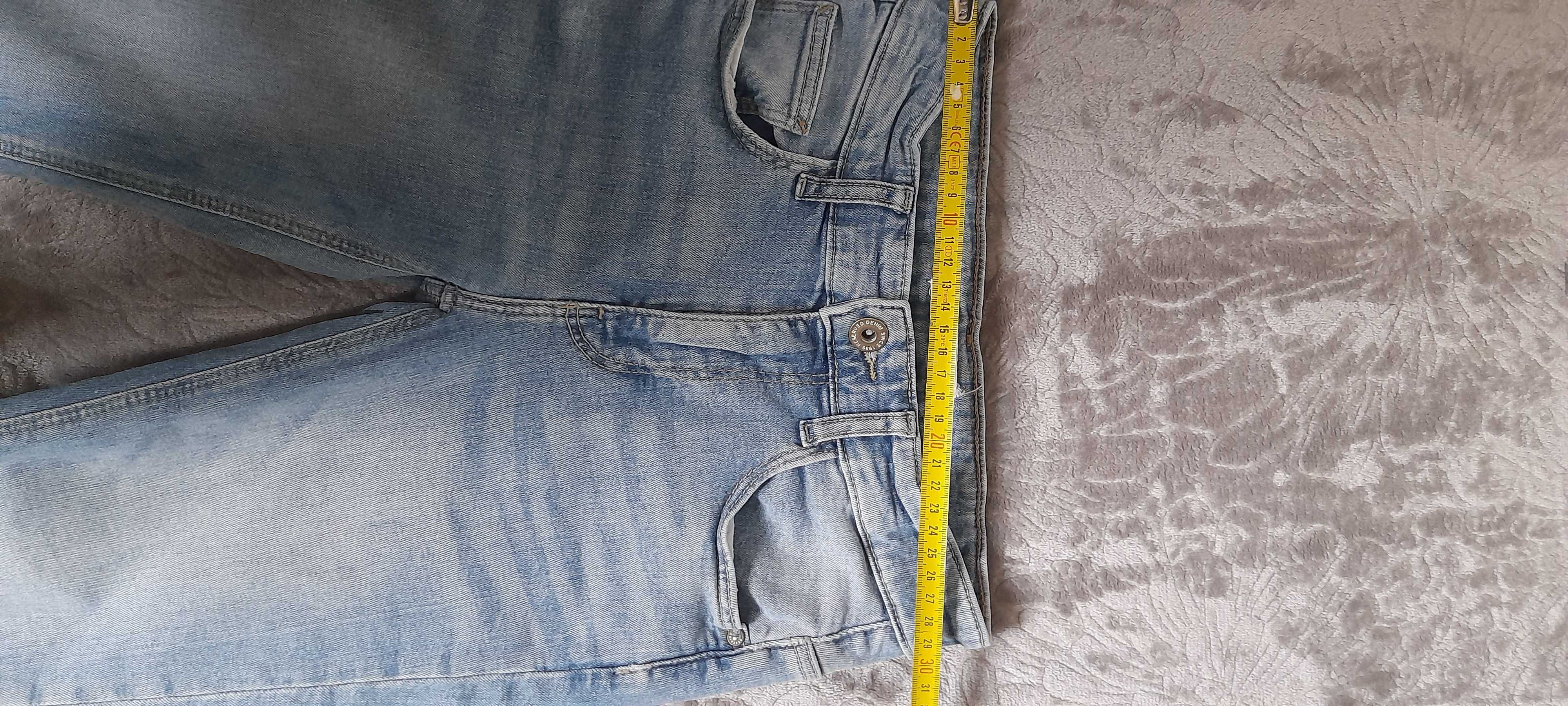 Niebieskie jeansy chłopięce Reserved r. 140