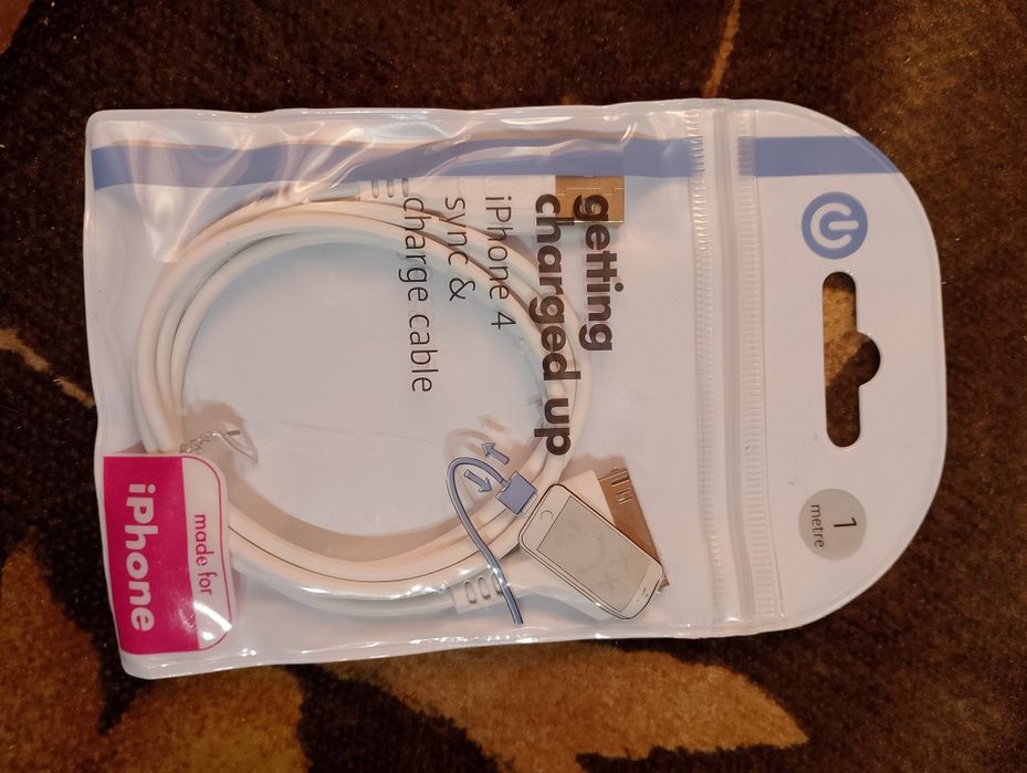 Продам новую зарядку на айфон 4