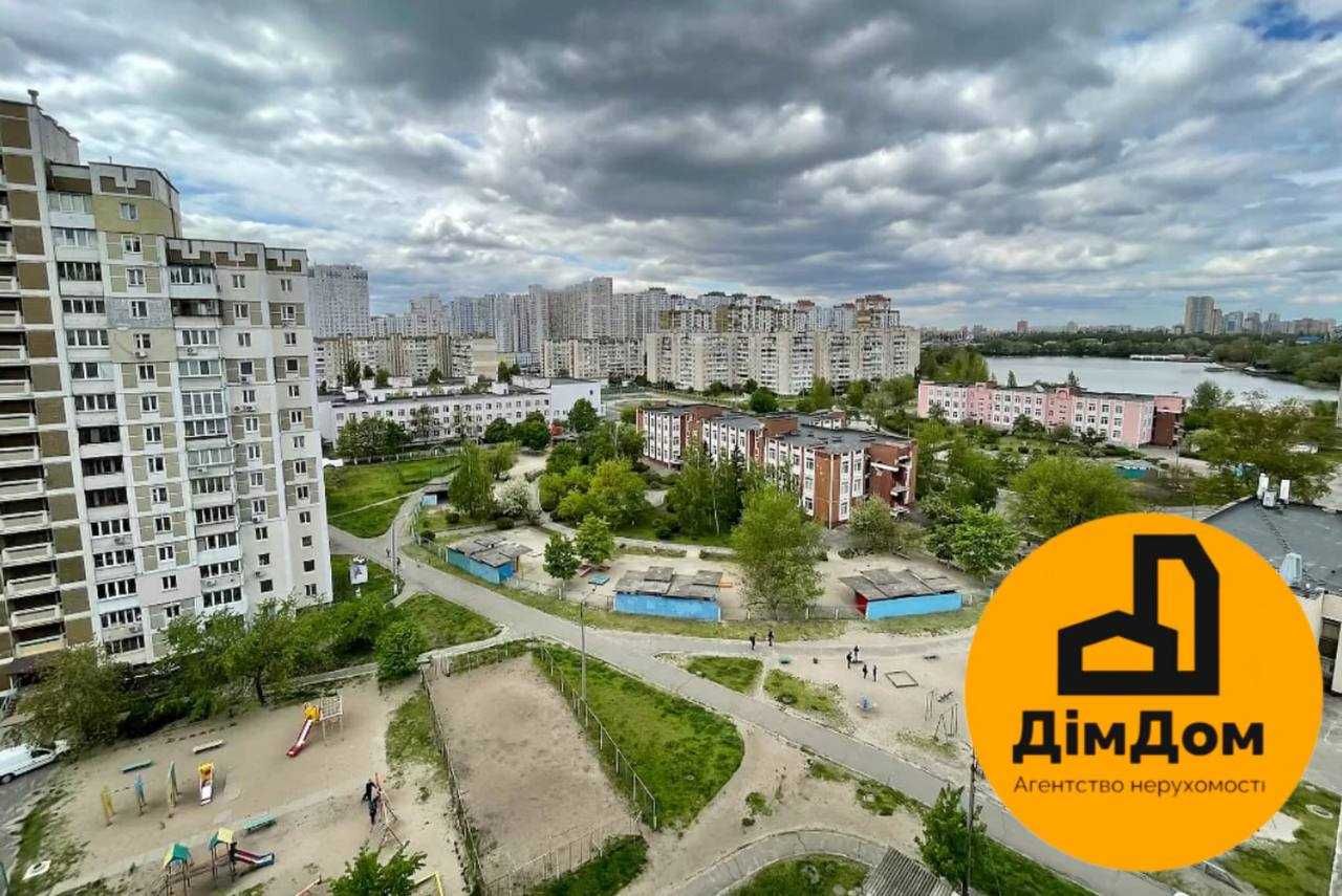 Продаж 2к квартири вул. Анни Ахматової 4