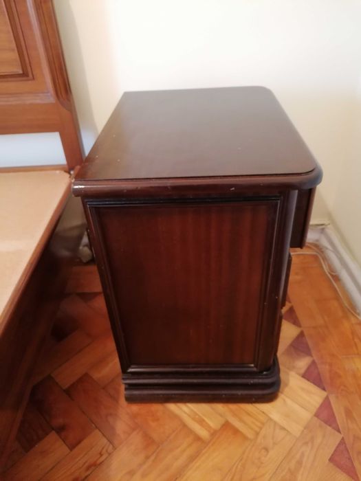 Cama de casal e 2 mesas cabeceira de madeira maciça raiz de nogueira