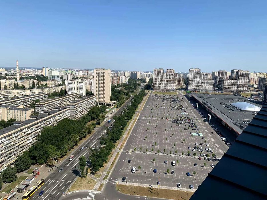 Продам  дворiняну 3-кімнатну квартиру  ЖК "Варшавський Плюс"