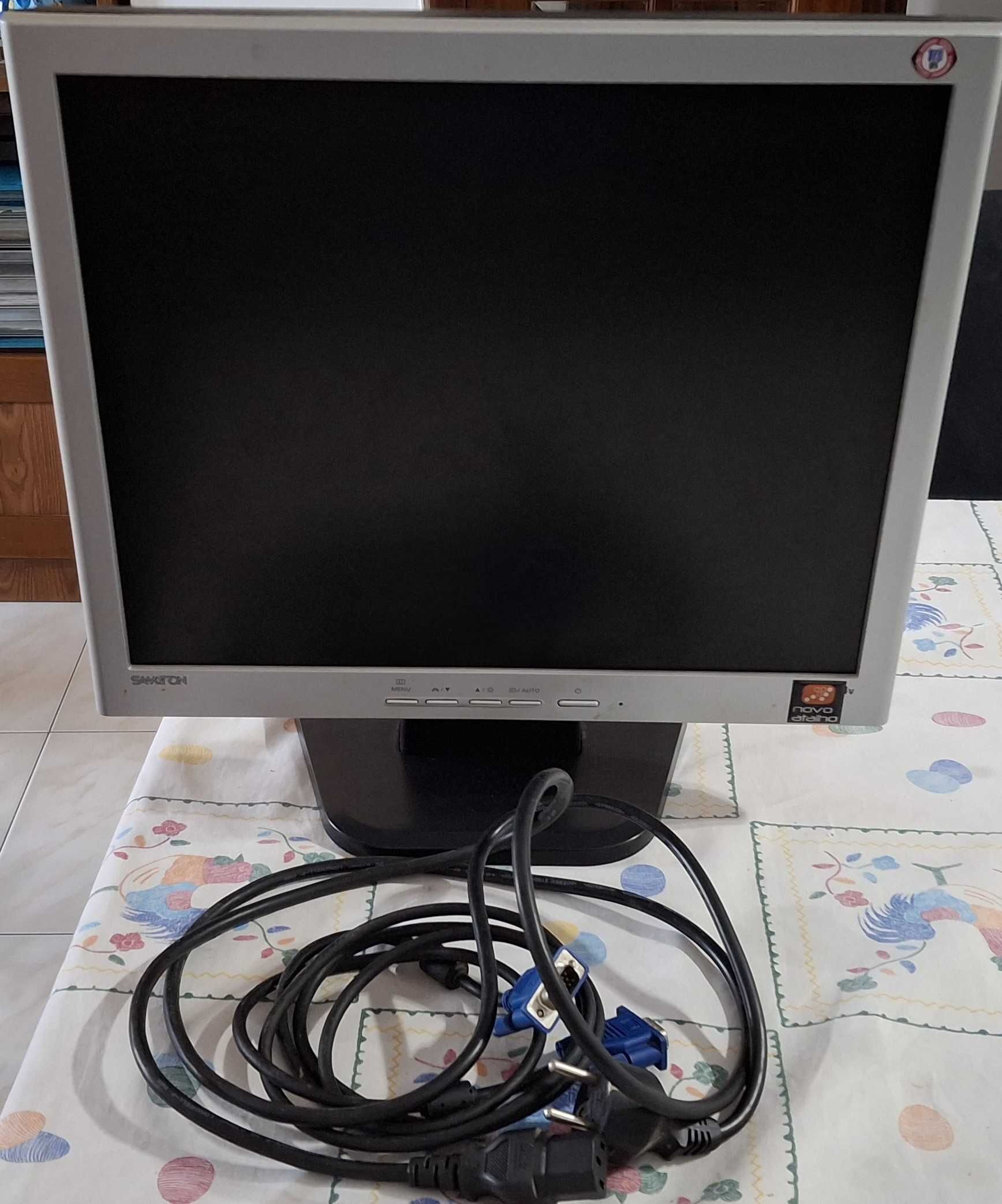 Monitor - Samtrom GH17LS - a funcionar
