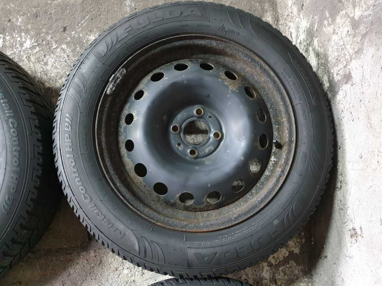 Felgi stal Renault Dacia R16 4x100 opony zimowe Fulda 205/60R16 6,2mm