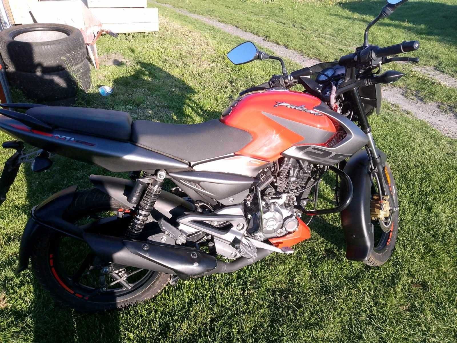 Bajaj Pulsar 125 jak nowy kat B  (tylko 556 km przebiegu) stan idealny