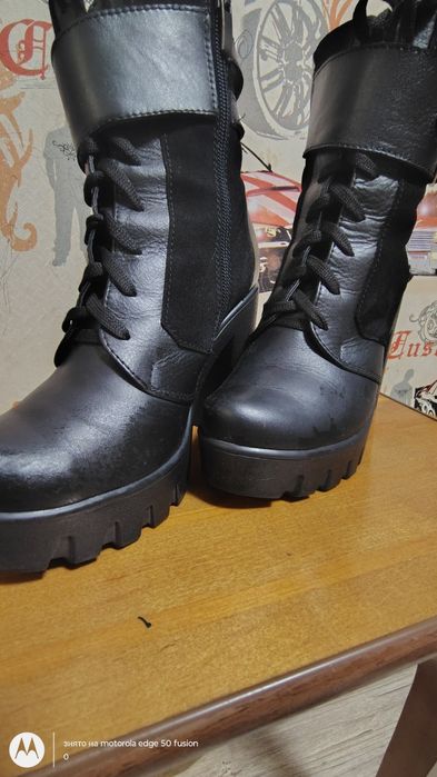 Продам жіноче взуття