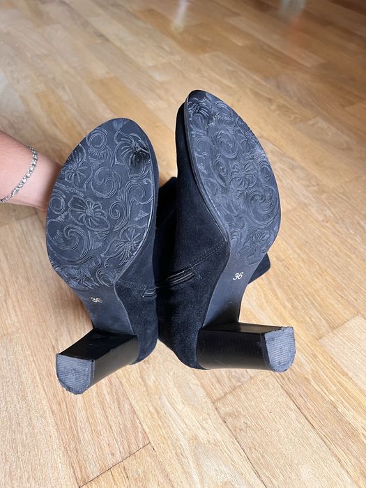 Натуральні замшеві ботінки чоботи 37 розмір