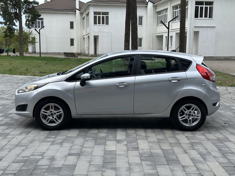 Ford  Fiesta  2017 рік 1.6 Mpi