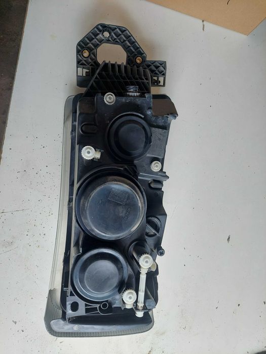 farol esq Renault camião