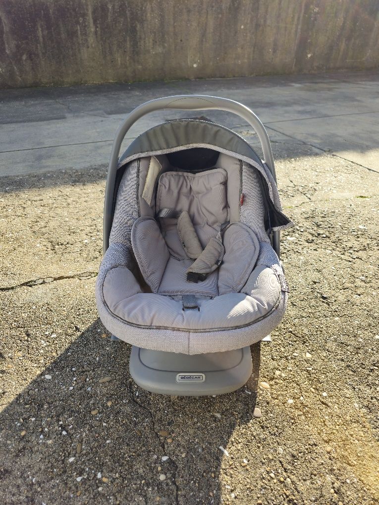 Cadeira ovo e base Isofix bebécar