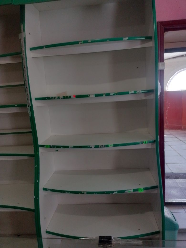 Продаються торгівельні стелажі