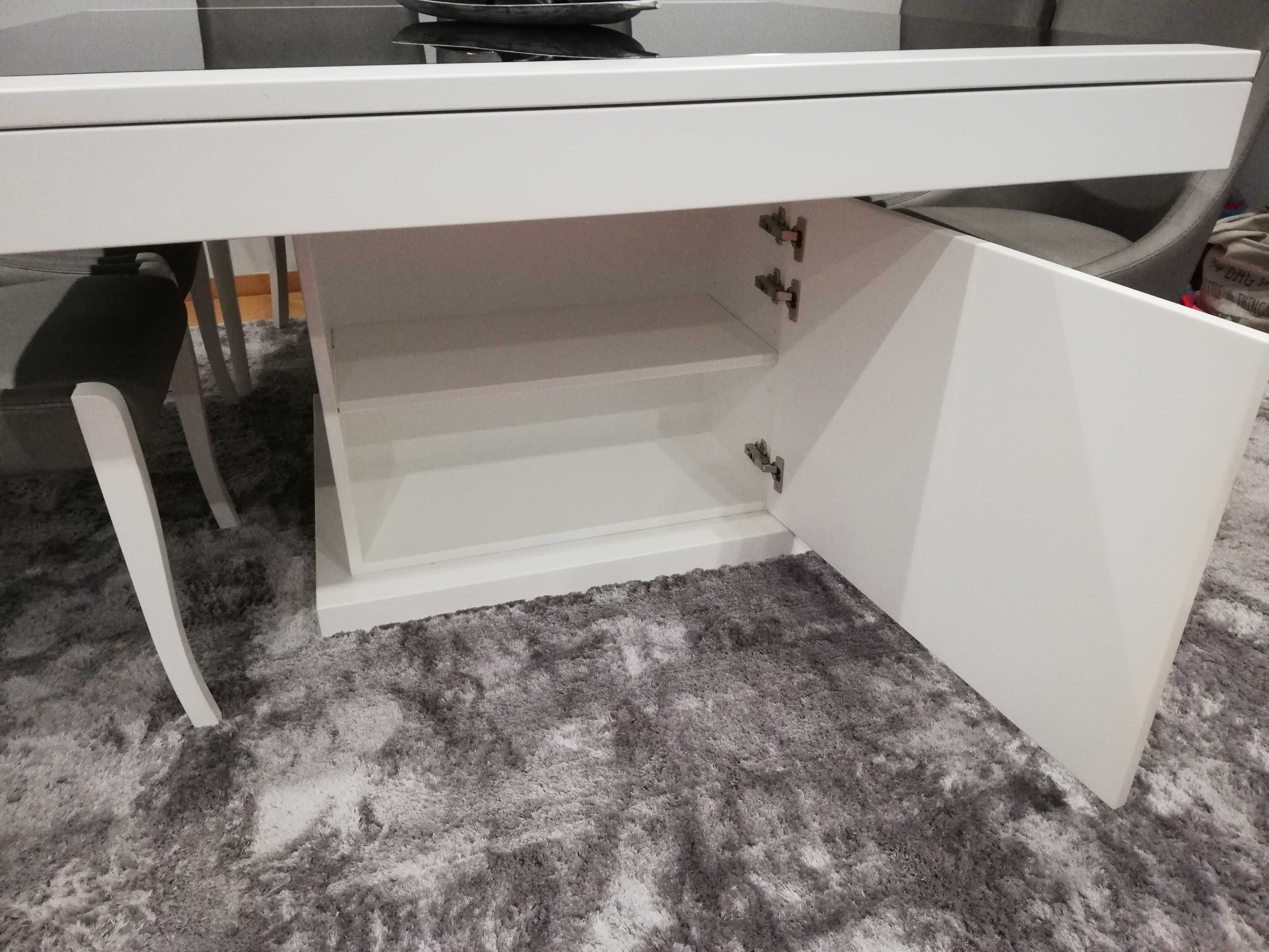 Mesa de sala de jantar