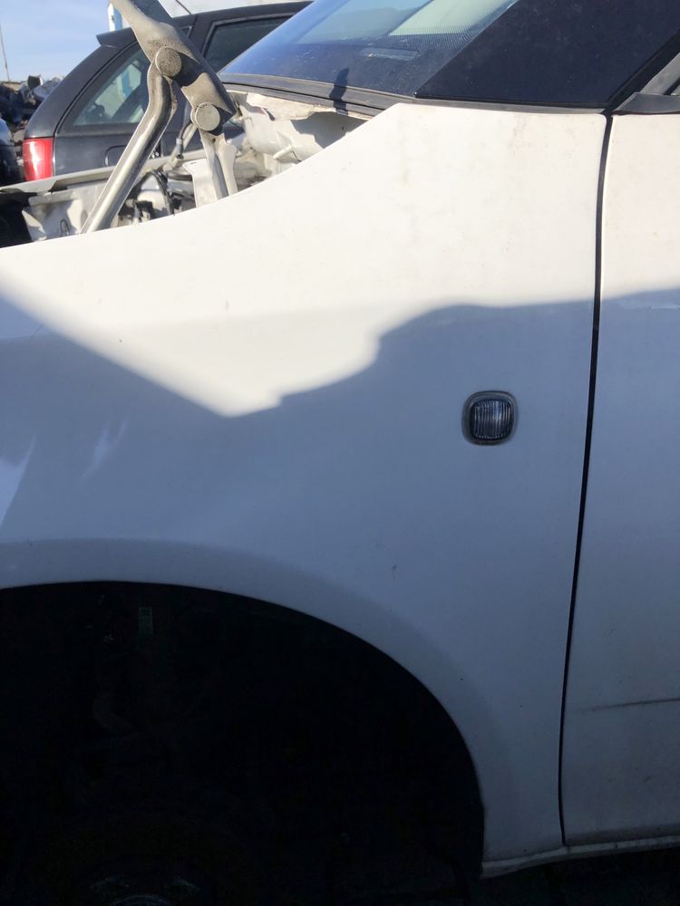 Skoda Fabia 2 II Błotnik lewy przód przedni biały LF9E