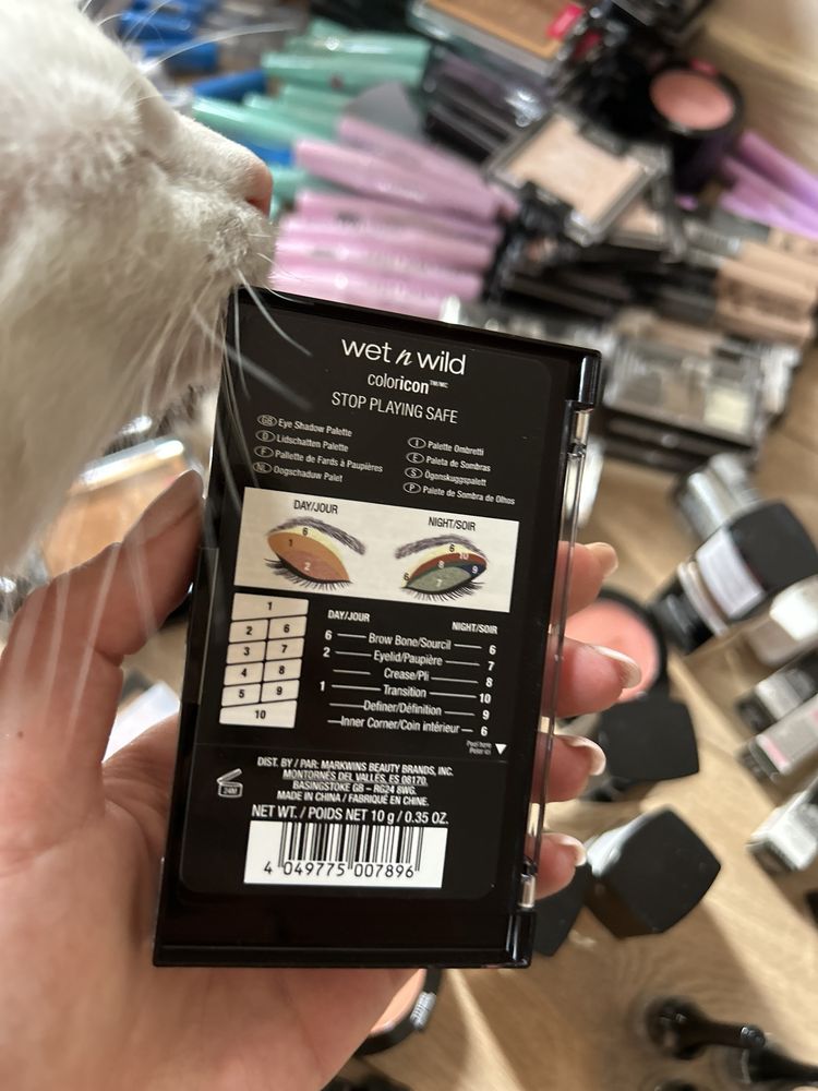 Cienie do powiek WET N WILD różne kolory