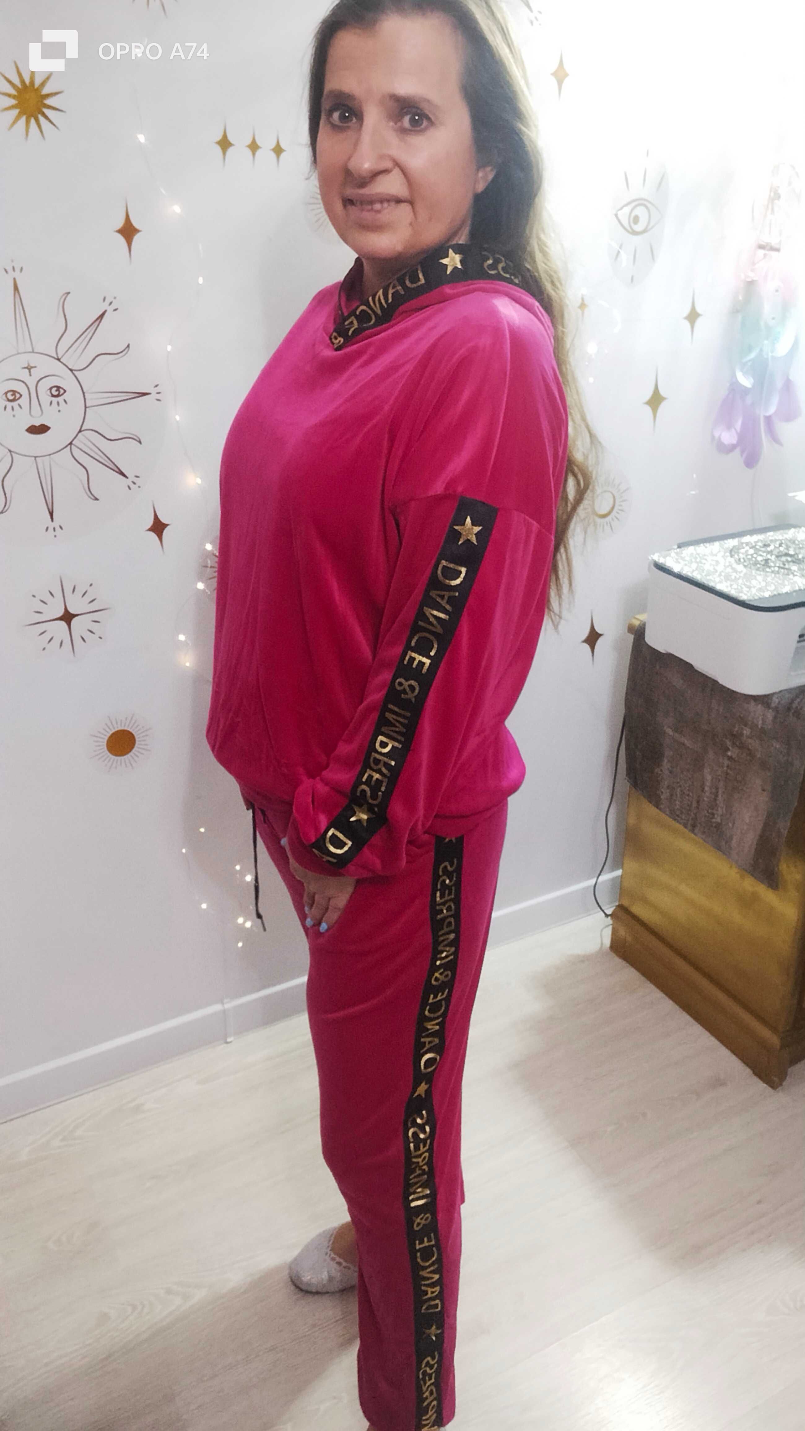 Wikiland Plus Size Dres welurowy z lampasami ze złotymi napisami