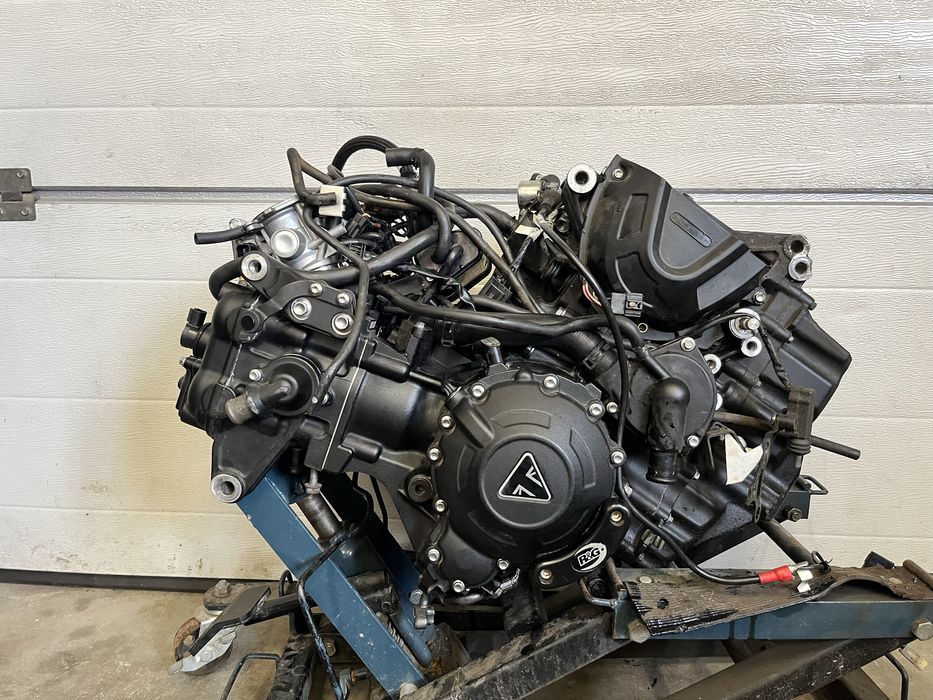 Silnik triumph speed triple 1050 rs tiger na części