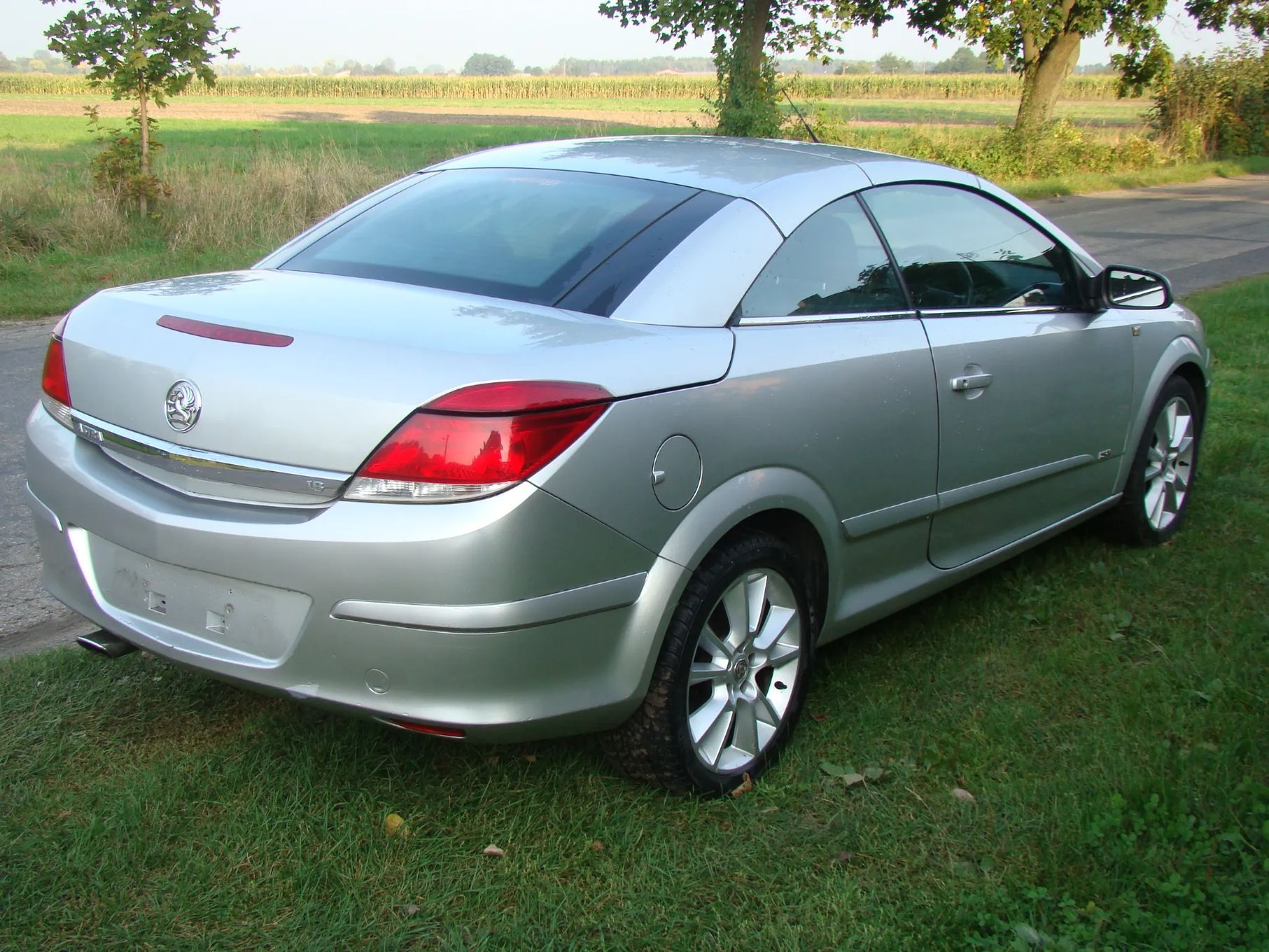 MECHANIZM STELAŻ KONSTRUKCJA ZAWIASY KLAPY SKŁADANEGO DACHU OPEL ASTRA H CABRIO TWINTOP