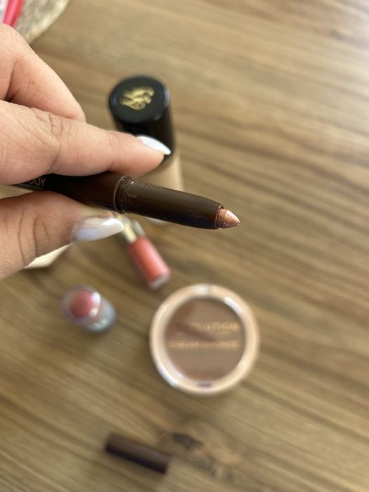 Zestaw kosmetyków bez rozświetlacza Fenty Beauty