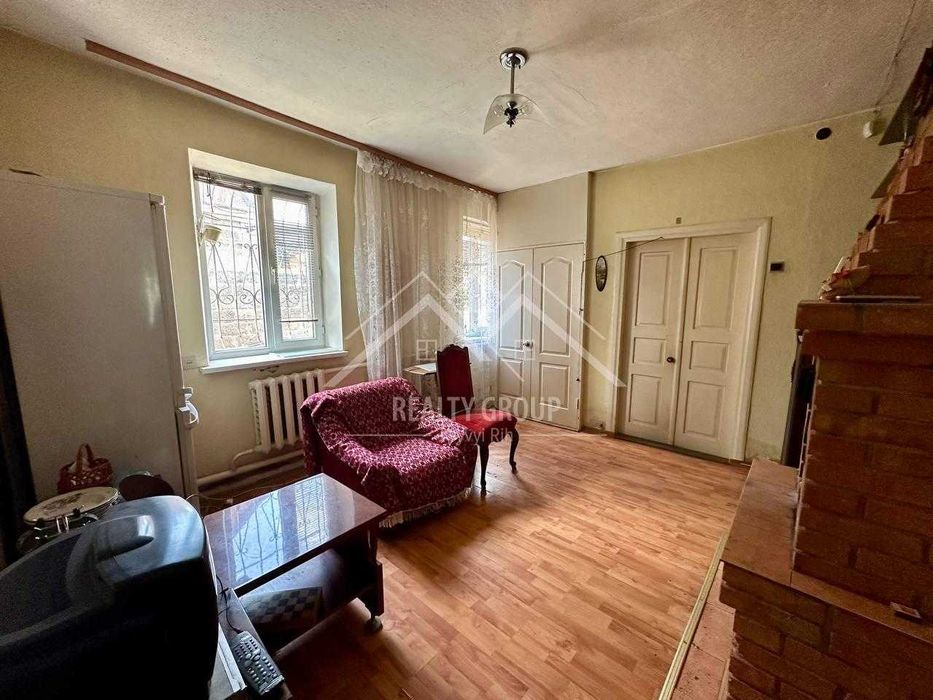 Продаж будинку з гаражем в Металургійному районі