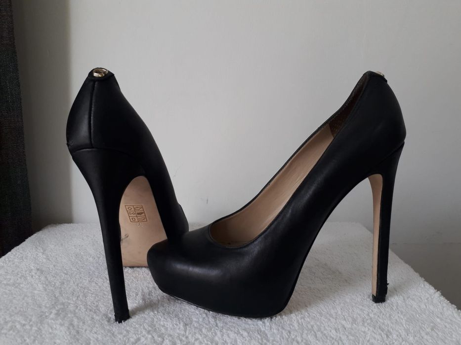 Sapato salto alto GUESS