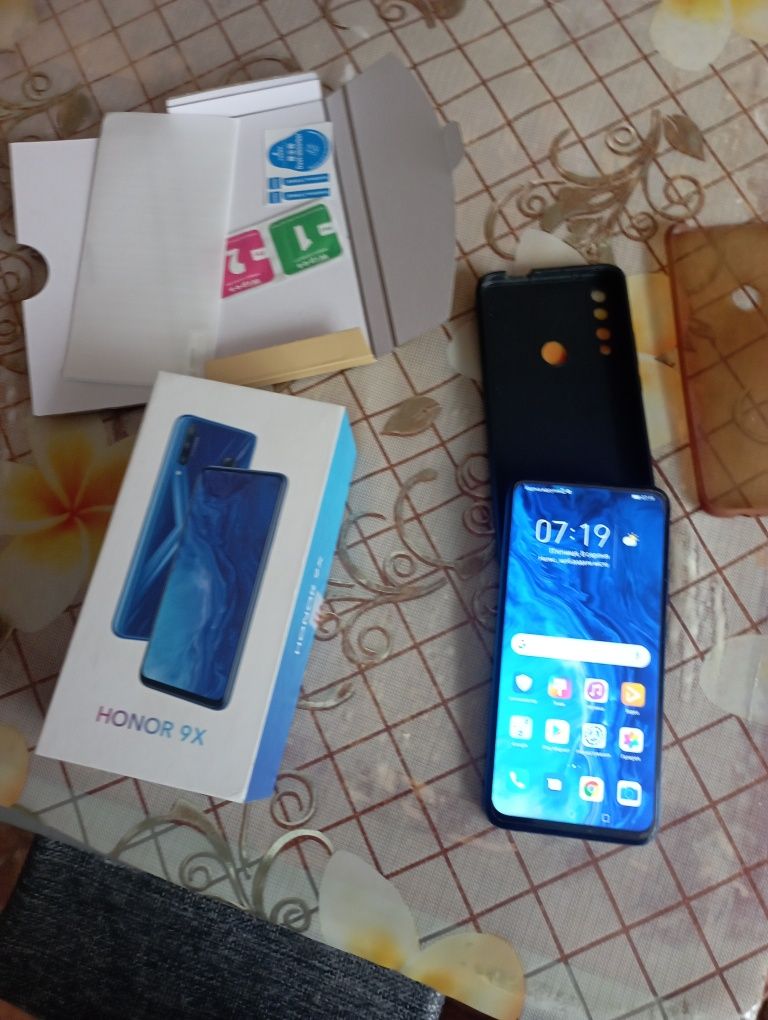 Продам смартфон Xuawei Xonor 9 X 4/128