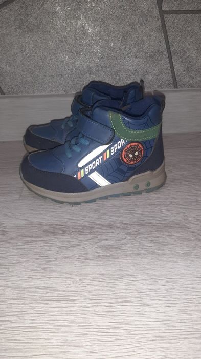 Продам ботинки осінні