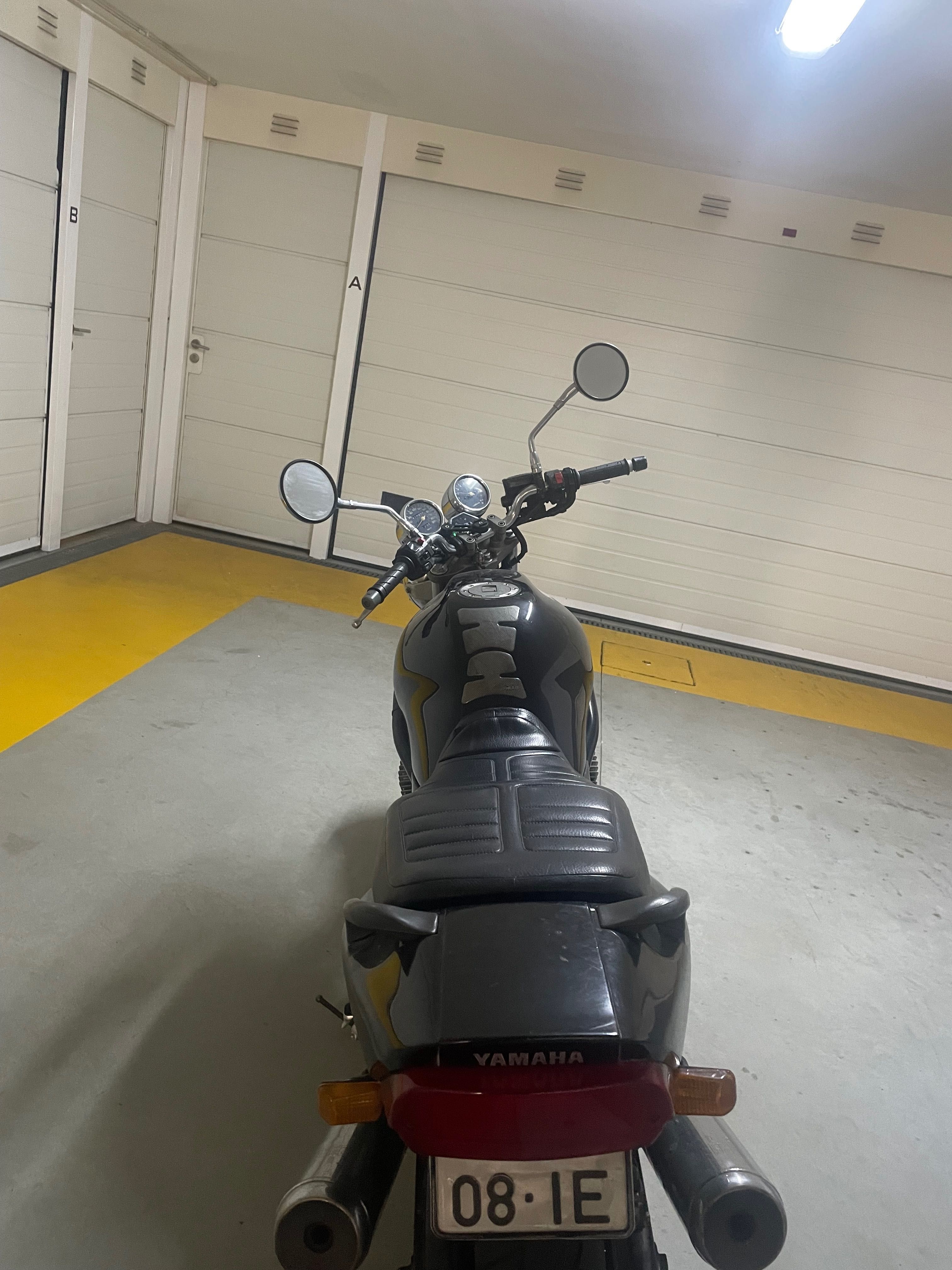 Moto Yamaha xj600n