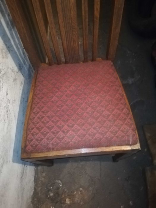 Krzesła brązowe stare