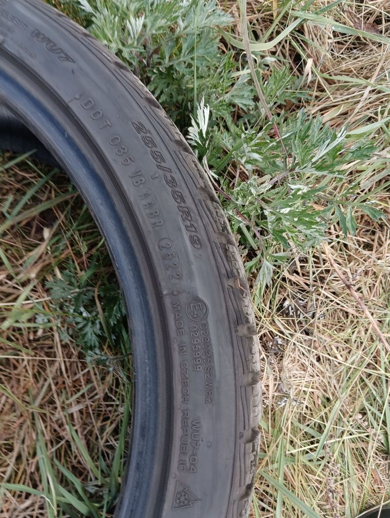 Opona zimowa 255/35R19