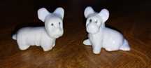 Figurki ceramiczne białe psy komplet