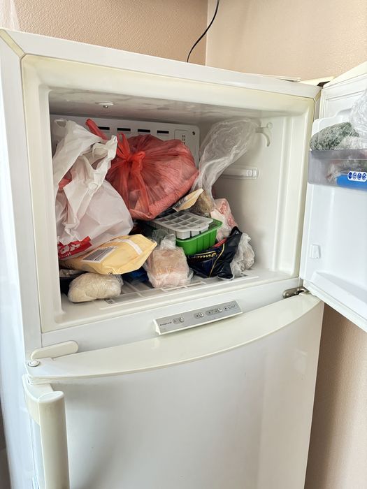 Продається холодильни Whirlpool