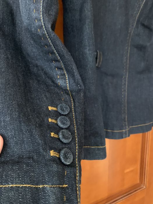 Продаю джинсовий піджак жіночий темно-синього кольору