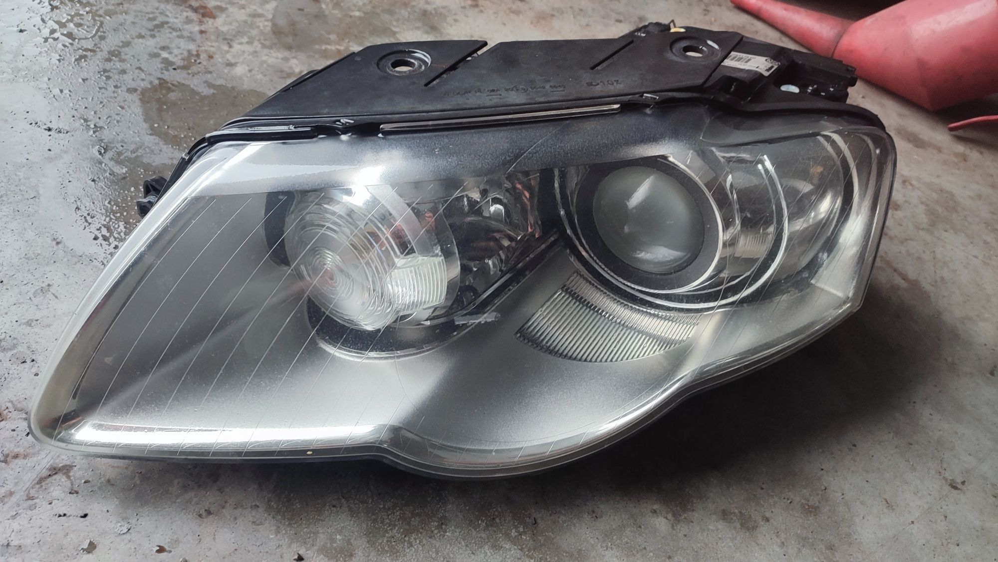 Reflektory Bi-Xenon Passat B6 kompletny Prawy  3C0.941.752D  EU.