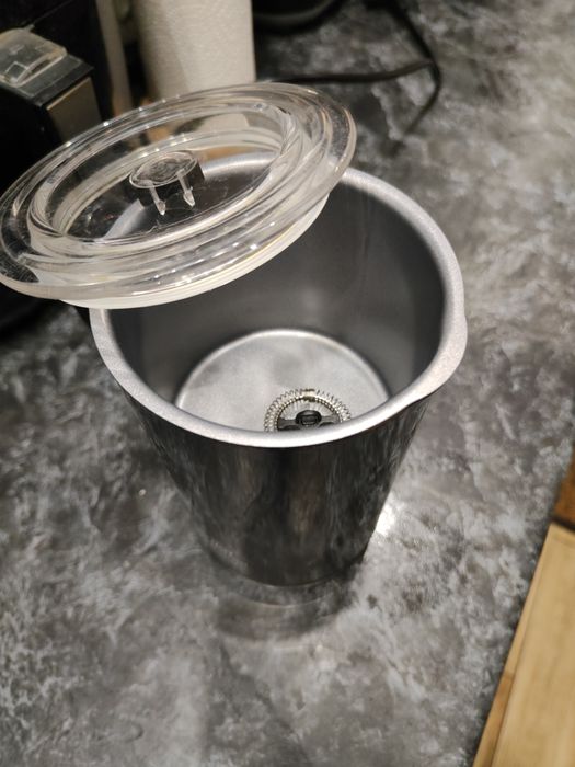 Spieniacz do mleka tryb gorący i zimny 500w czarny Aigostar