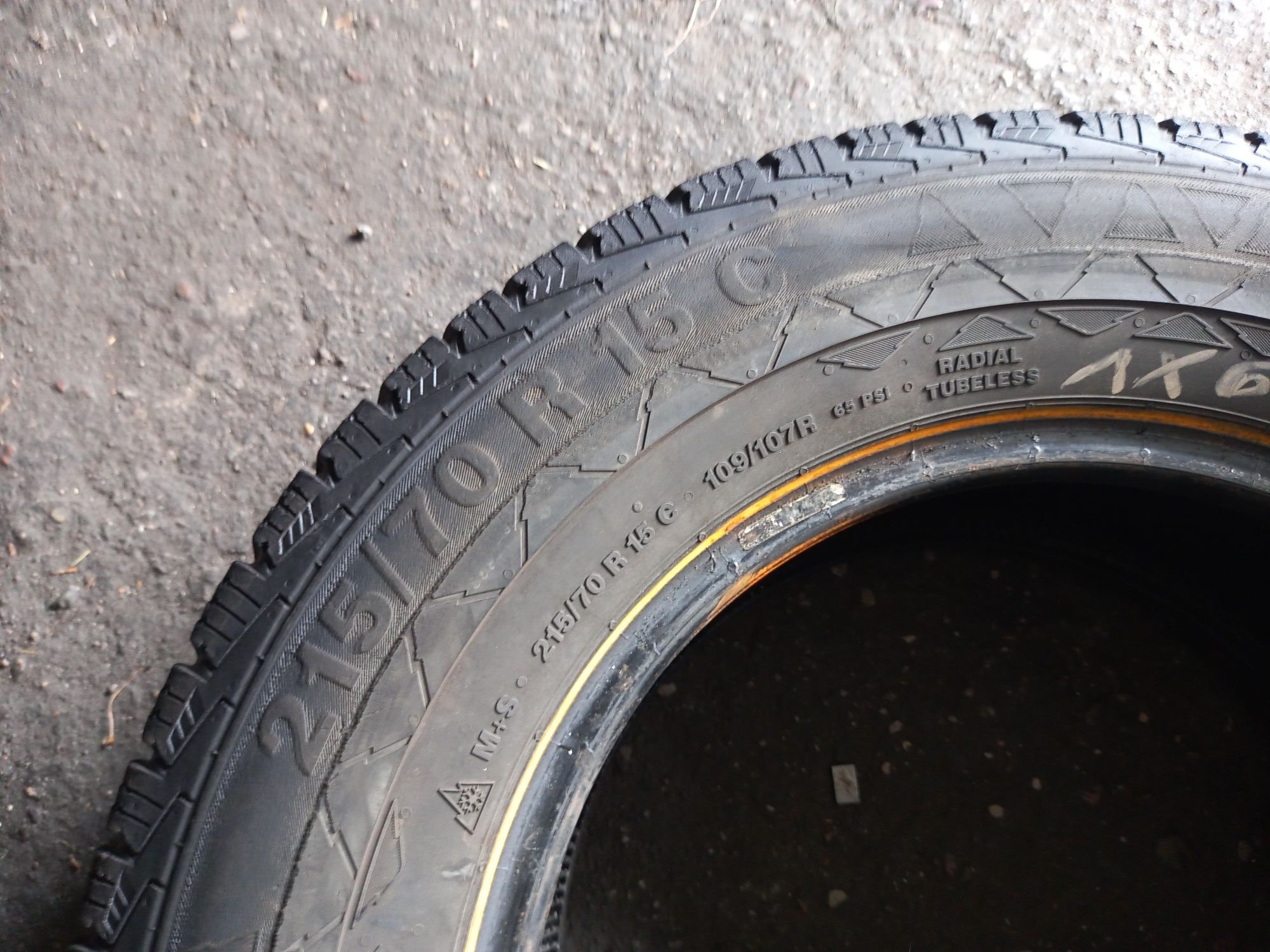 Opony używane 215/70/15c continental 2x6.5 mm