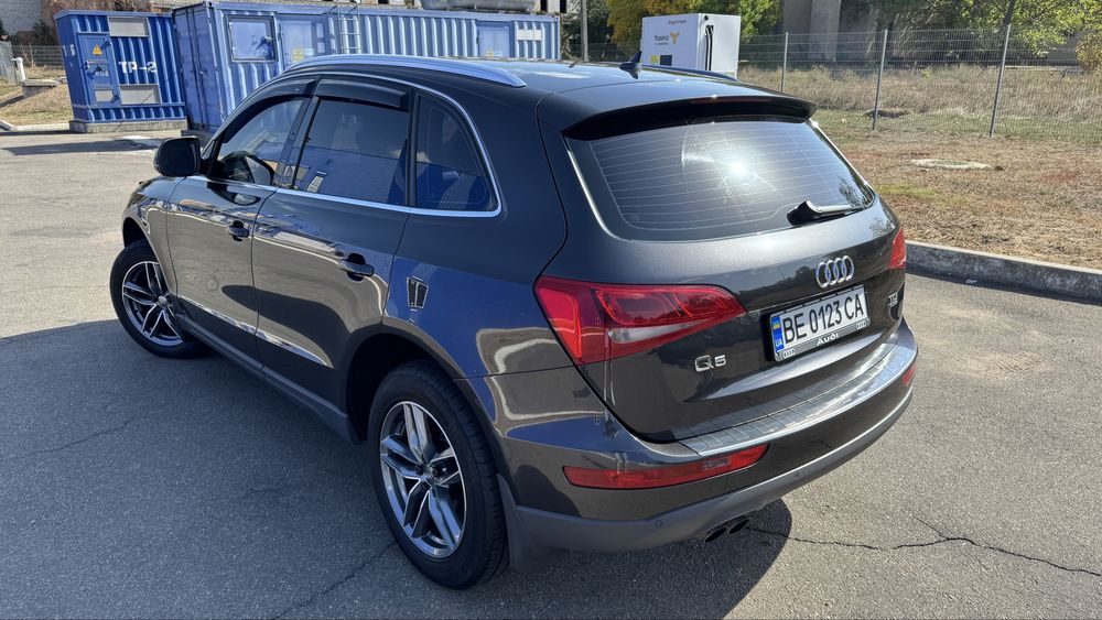 Audi Q5 Quattro 2011 року, 2.0 TDI , повний привід, механіка