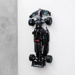 Uchwyt na ścianę do bolidów F1 z Lego Technic