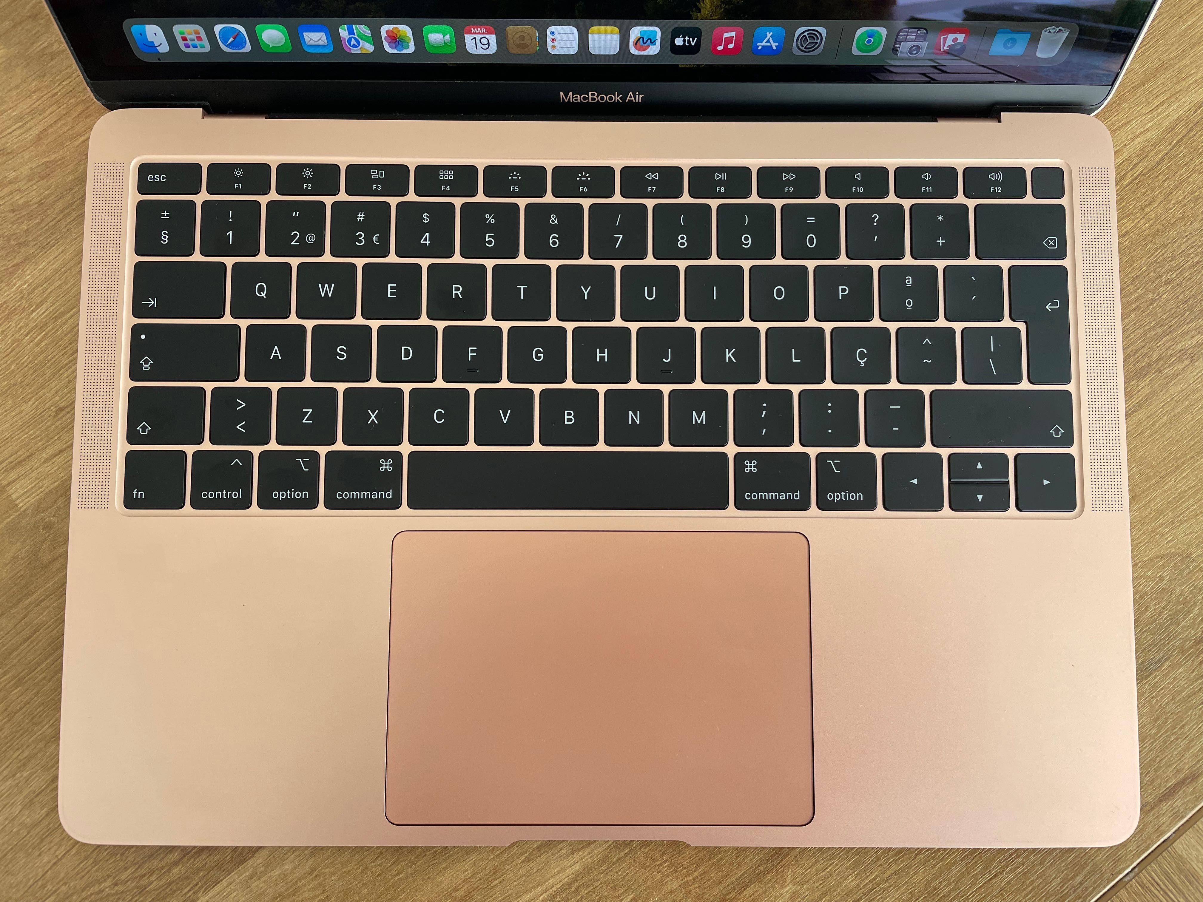 MacBook Air 13” 2019 Gold Retina Como Novo